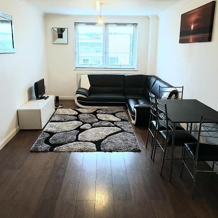 Spacious Modern Flat In Luton Town Centre מראה חיצוני תמונה